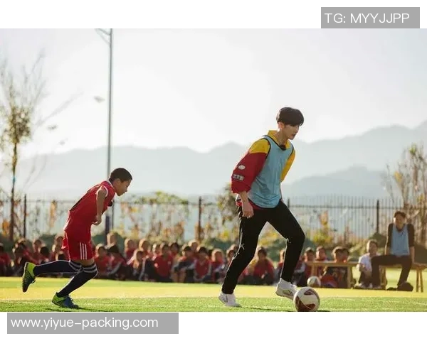 张智霖与足球明星的关系揭秘他在球场上的真实身份与成就