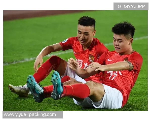 广州足球队状态引发热议球迷与专家的观点碰撞分析 广州足球队状态引发热议球迷与专家的观点碰撞分析